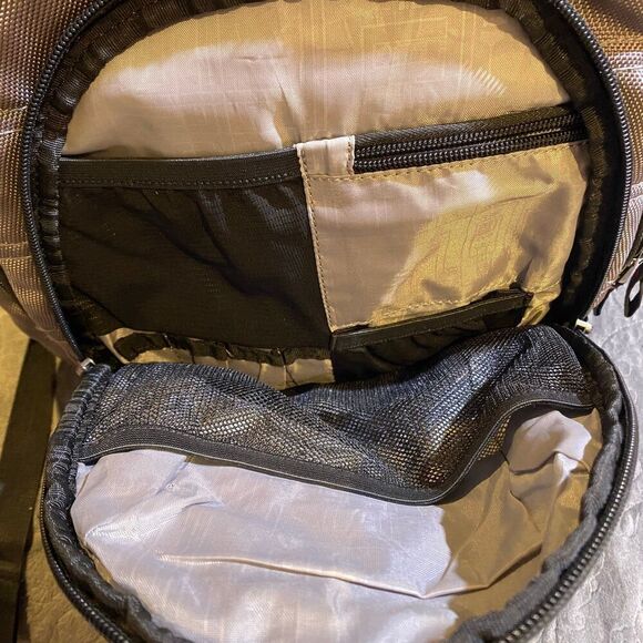 Ogio Backpack Gambit Pack Back/Silver - Picture 8 of 11